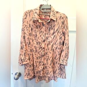 Reese Abstract Print Blouse S Pink Gray Button Front High Low Hem Tab Sleeve